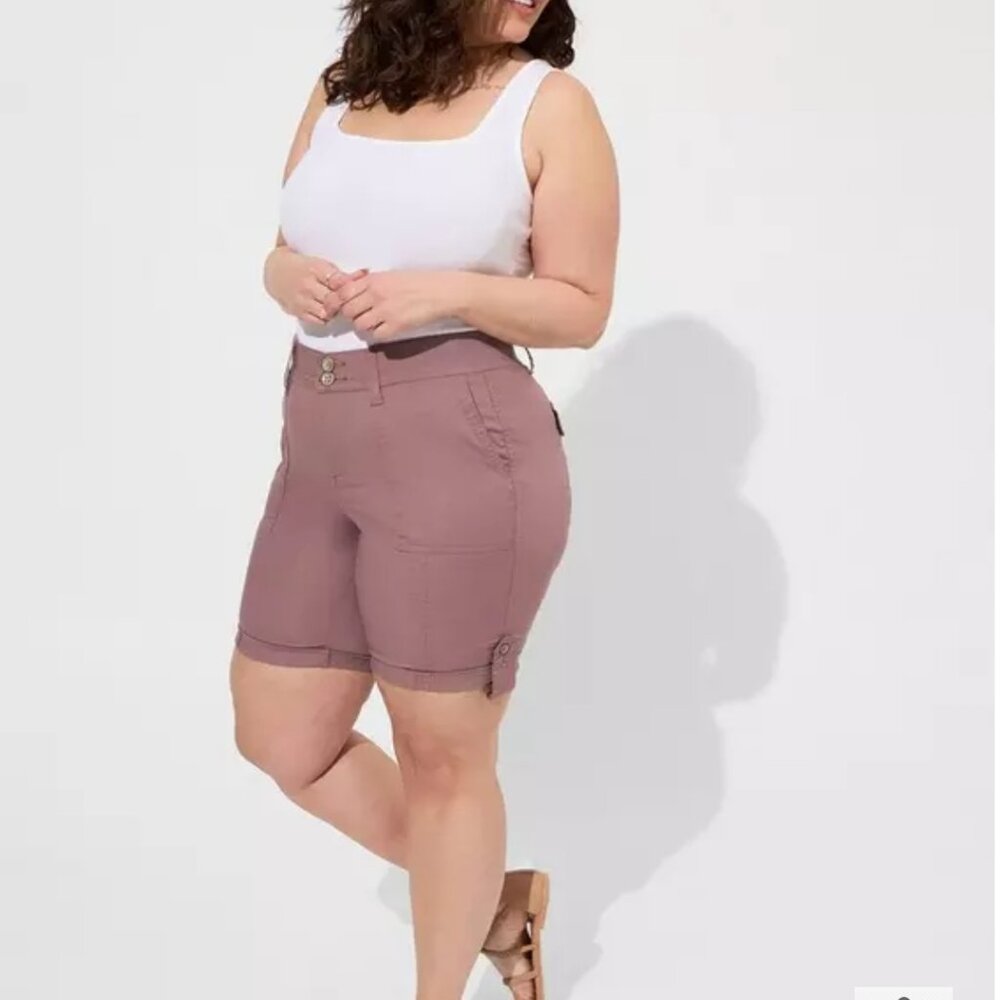 Torrid Bermuda Stretch Poplin Mid-Rise Short 8 inch inseam